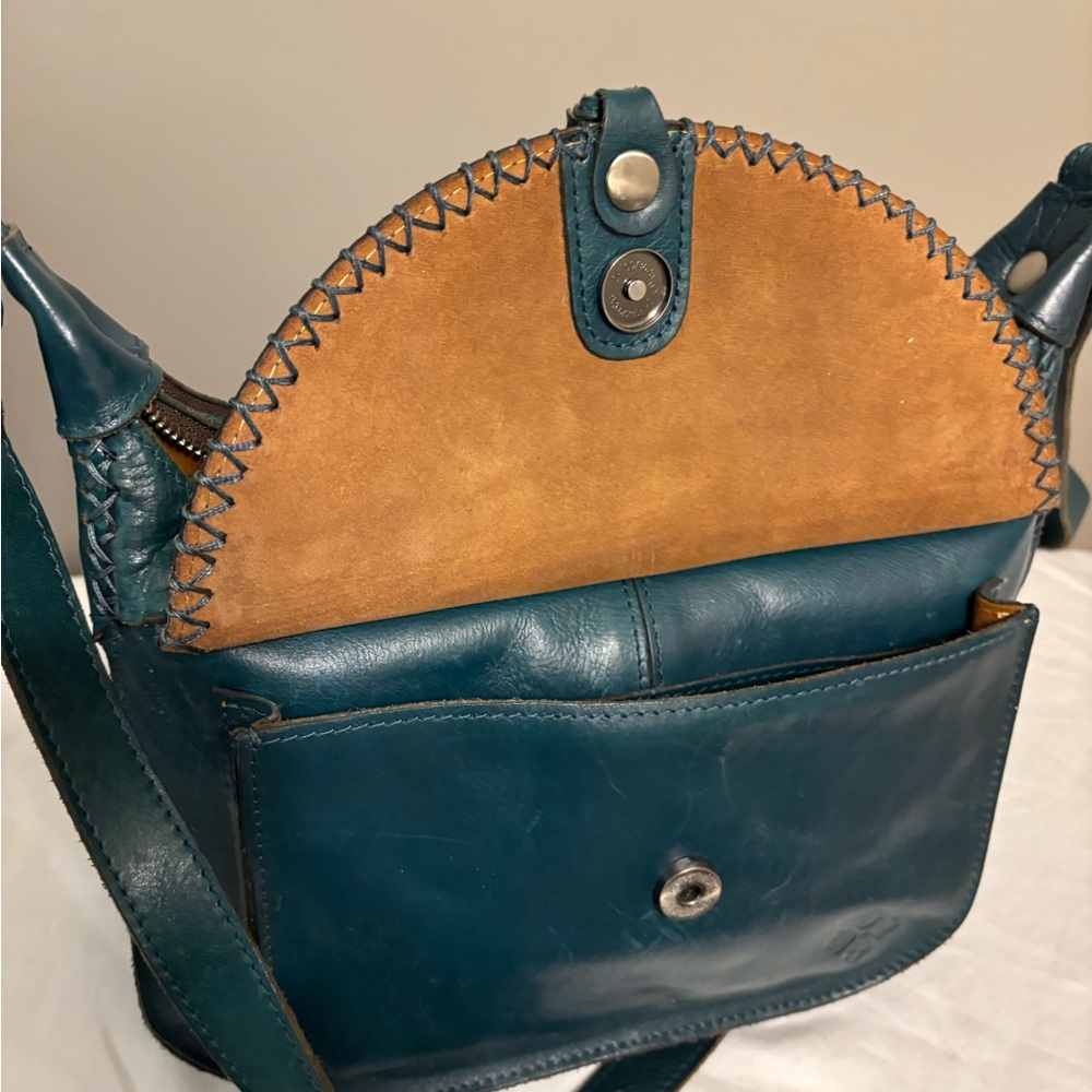 Patricia Nash Blue Shoulder Bag with Embossed Design and Tassel - Picture 5 of 12